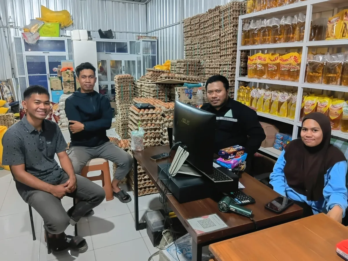 Ekonomis, Hanya Jutaan Rupiah: Tim Bisnis dan IT Development Lab.Bisnis FEBI Dampingi Ekspansi dan Benahi Sistem Toko Cahaya Sidrap